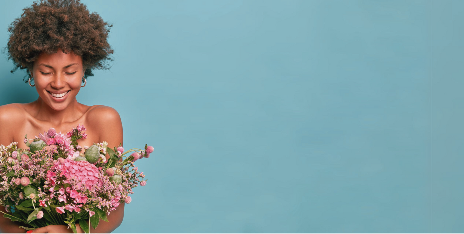 photo femme heureuse fleurs